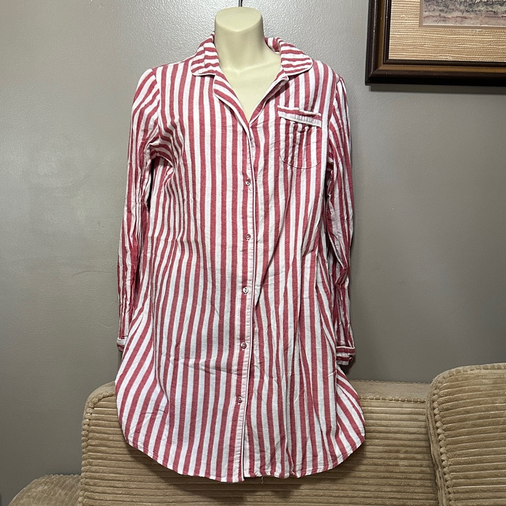 Stars Above Cozy Red and White Flannel Nightgown size small